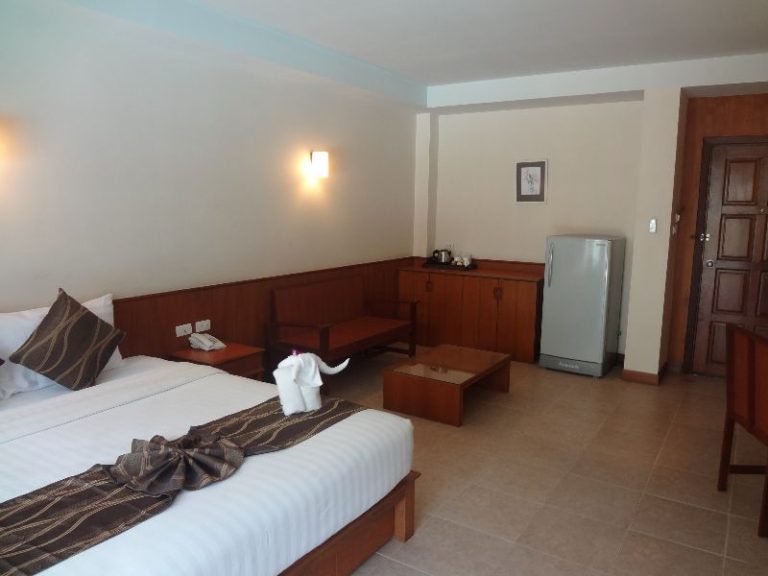 Authong Residence : Superior Room