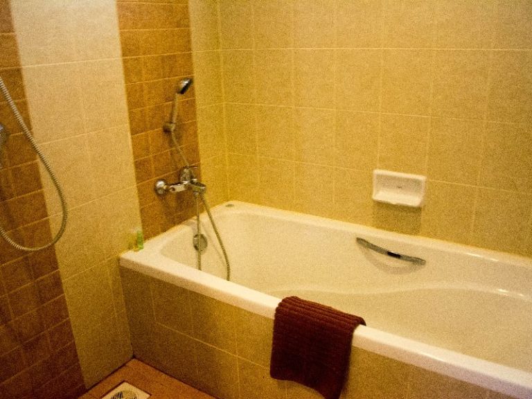 Authong Residence : Superior Room