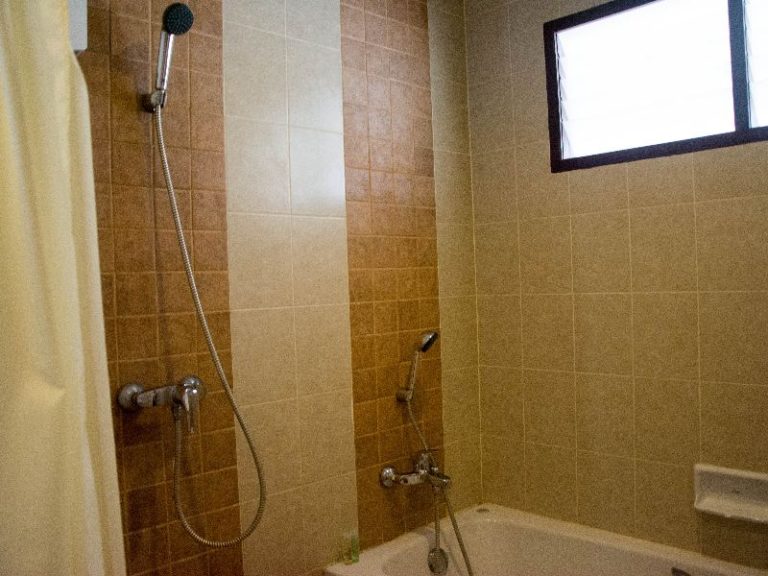 Authong Residence : Superior Room